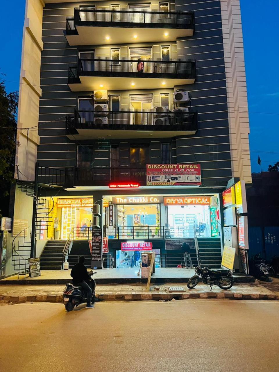 Hotel Riverb Neu-Delhi Exterior foto