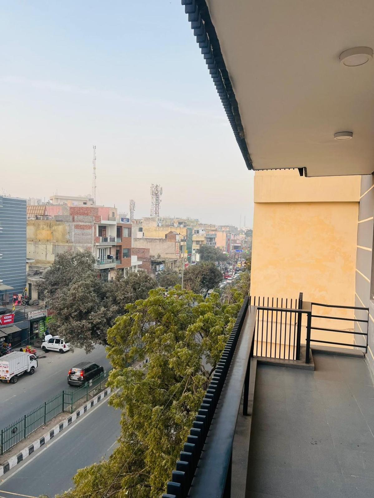 Hotel Riverb Neu-Delhi Exterior foto